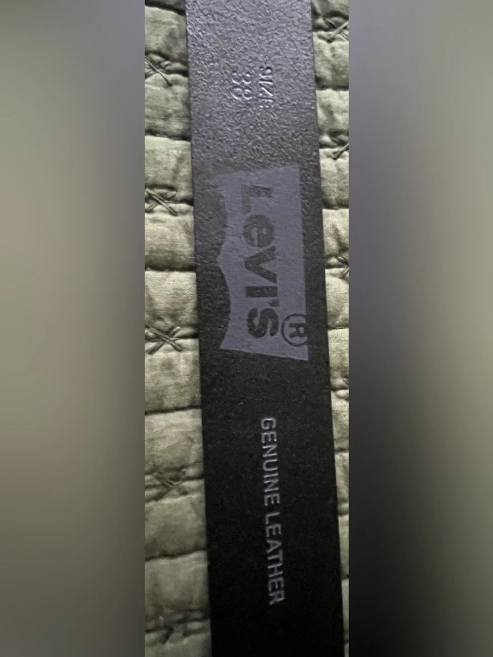 Men’s Levi's black leather belt. Size 38